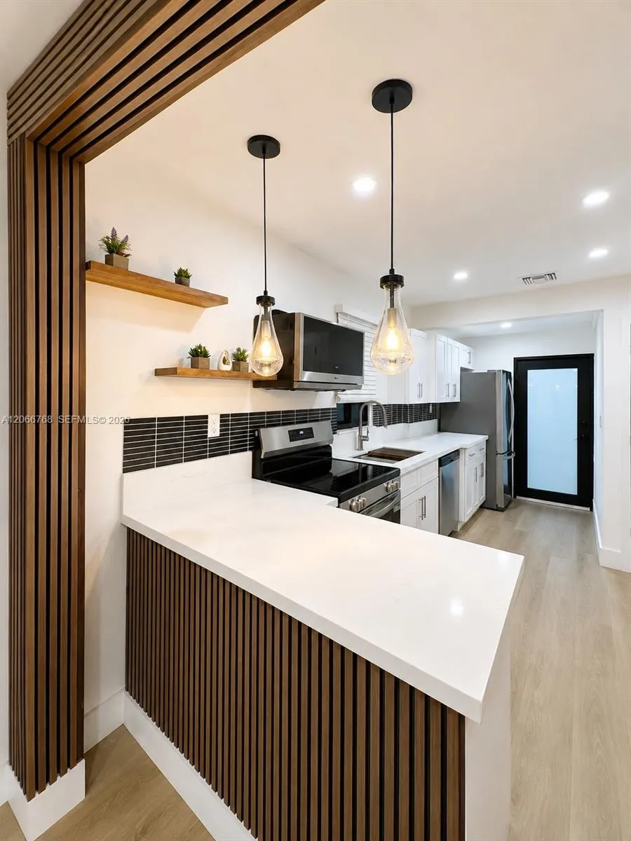 2415 NW 15th St Miami, FL 33125