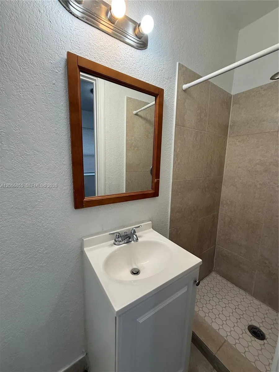 1255 SW 6th St #1 Miami, FL 33135