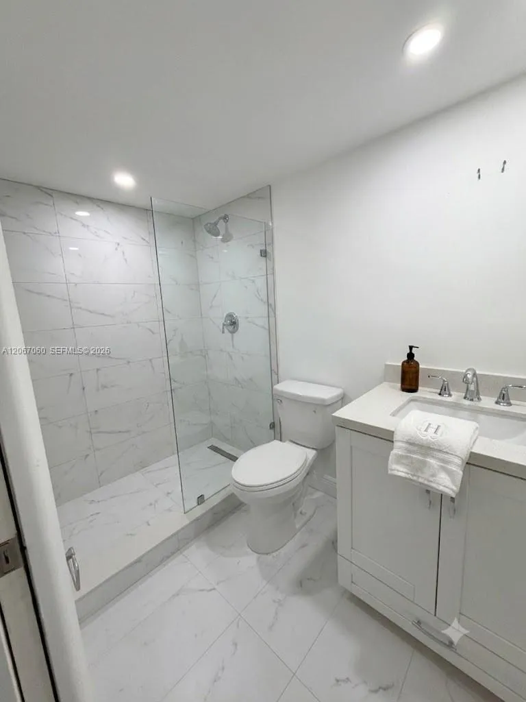 8065 SW 107th Ave #201 Miami, FL 33173