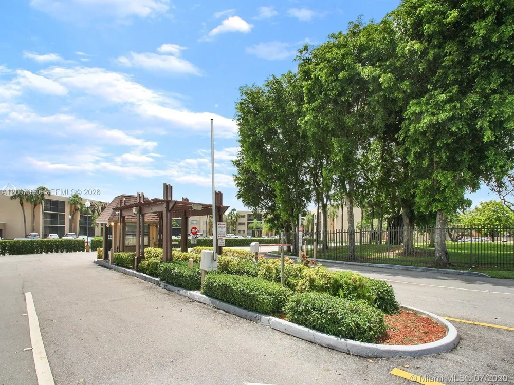 8065 SW 107th Ave #201 Miami, FL 33173