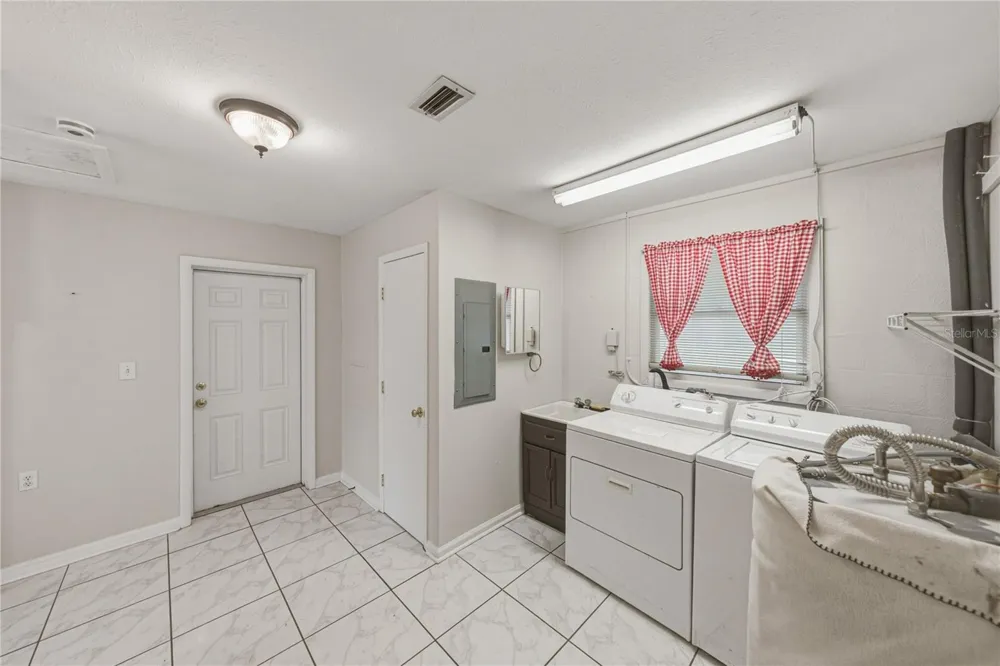 5745 13TH STREET Zephyrhills, FL 33542