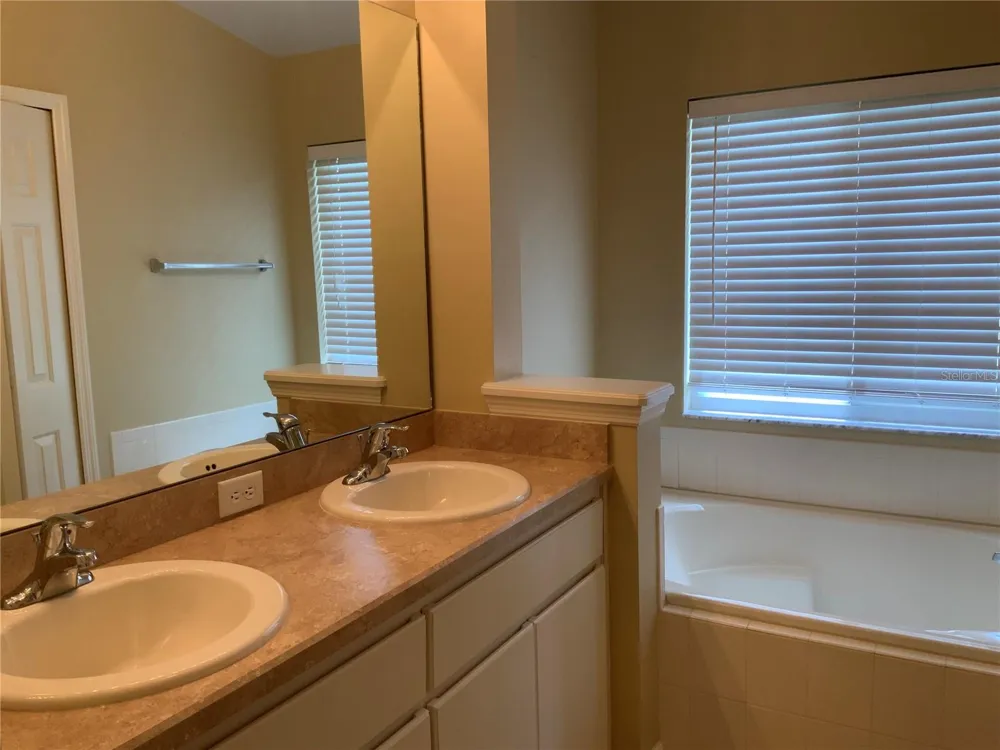 5475 BOUNTY CIRCLE Tavares, FL 32778