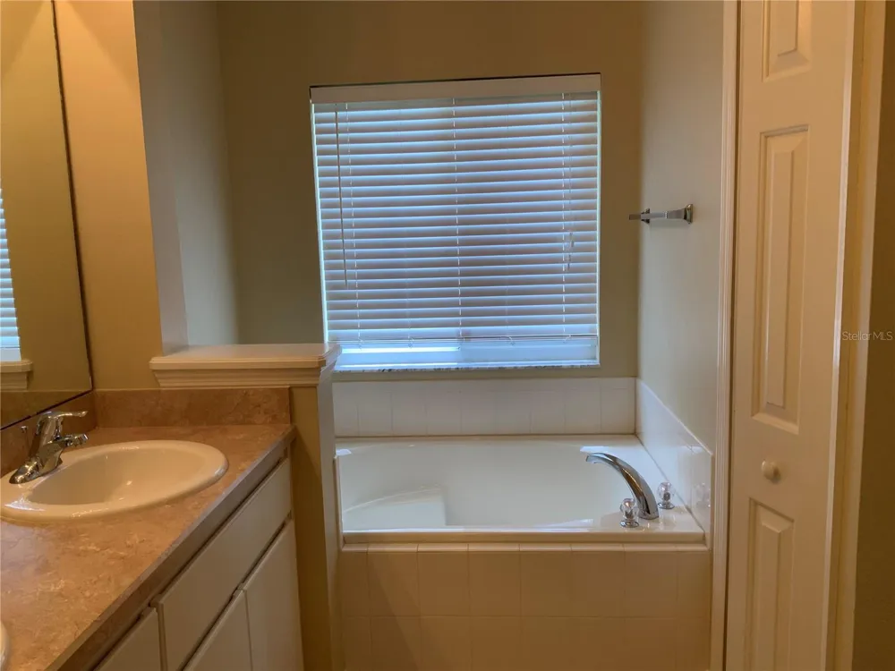 5475 BOUNTY CIRCLE Tavares, FL 32778