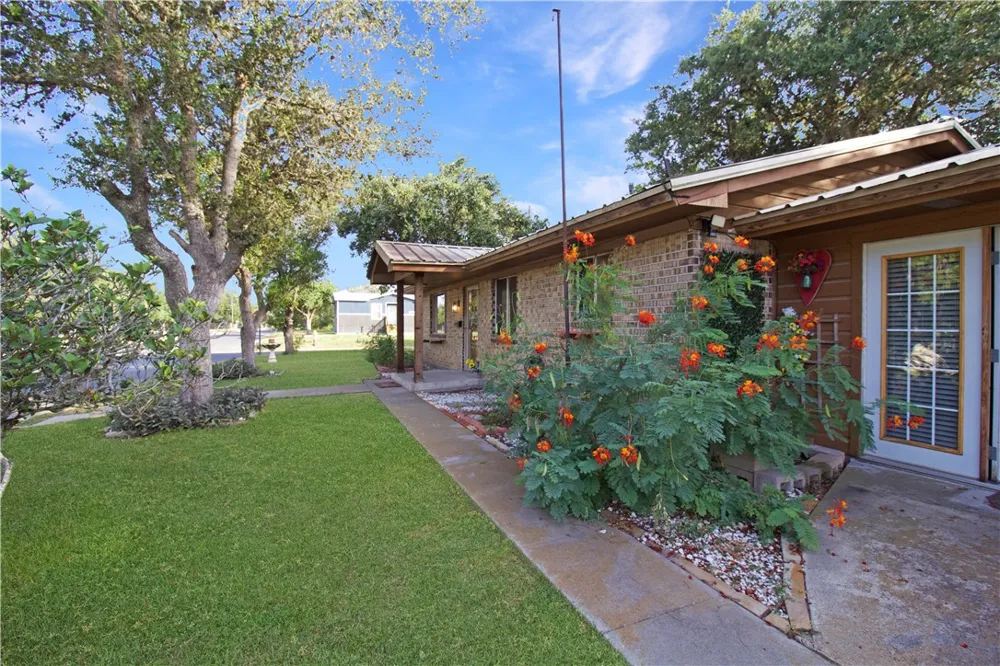 610 S Minnesota Street Beeville, TX 78102
