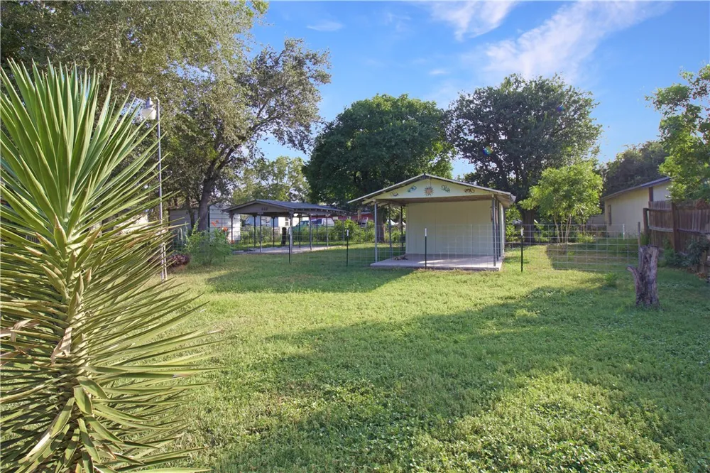610 S Minnesota Street Beeville, TX 78102