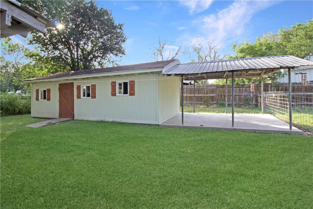 610 S Minnesota Street Beeville, TX 78102