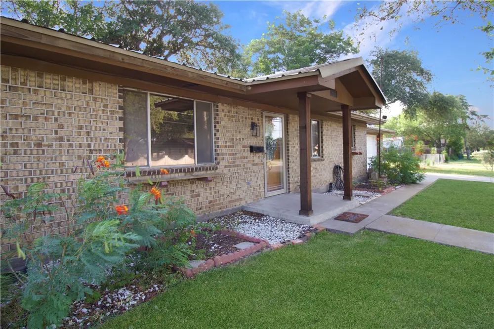 610 S Minnesota Street Beeville, TX 78102