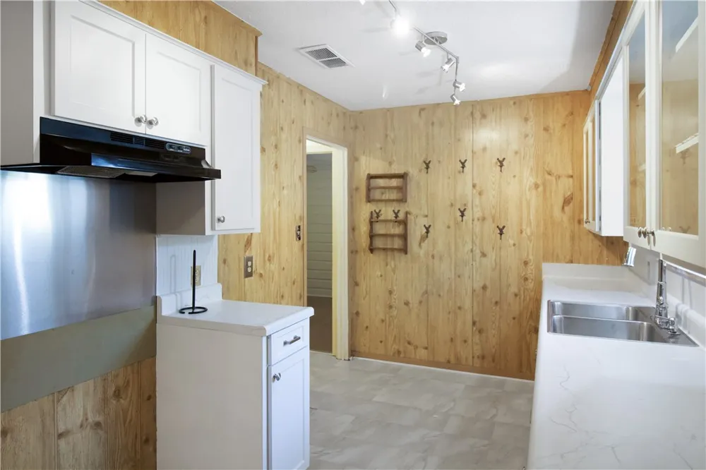 610 S Minnesota Street Beeville, TX 78102