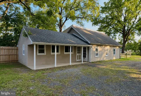 464 BROAD STREET #4 - COTTAGE