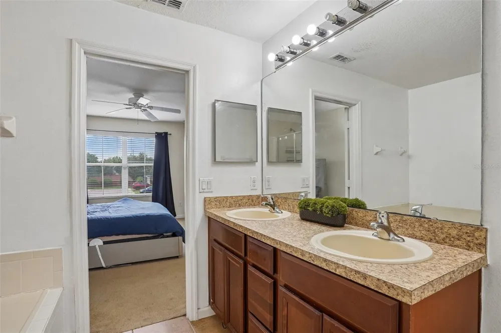 1329 HERITAGE COMMONS DRIVE Winter Springs, FL 32708