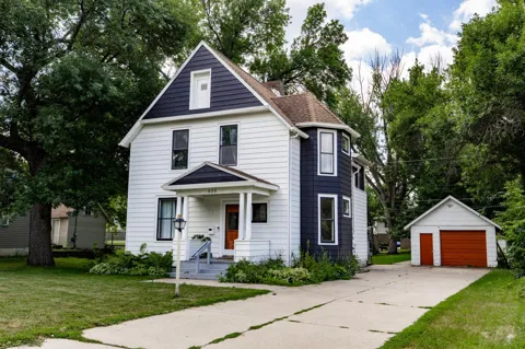 522 E Adolphus Avenue