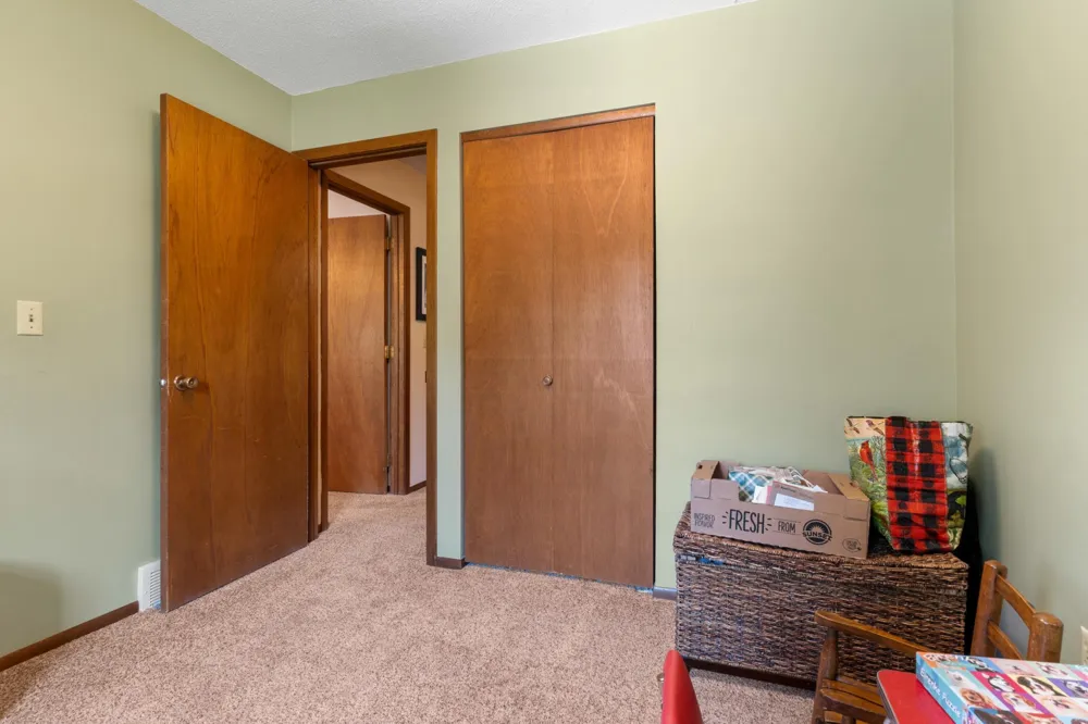 2517 Woodland Drive Faribault, MN 55021