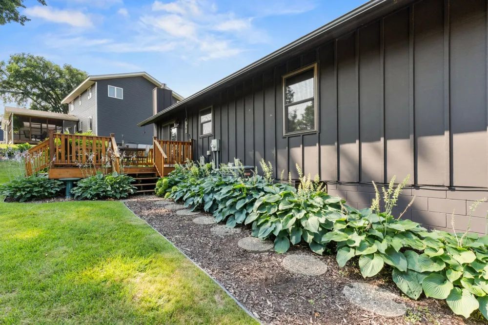 2517 Woodland Drive Faribault, MN 55021