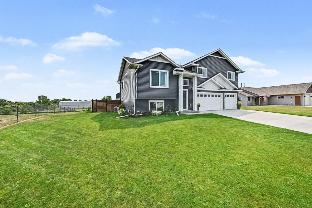 413 Highland Drive Ellsworth, WI 54011