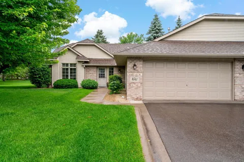8541 Inverness Lane