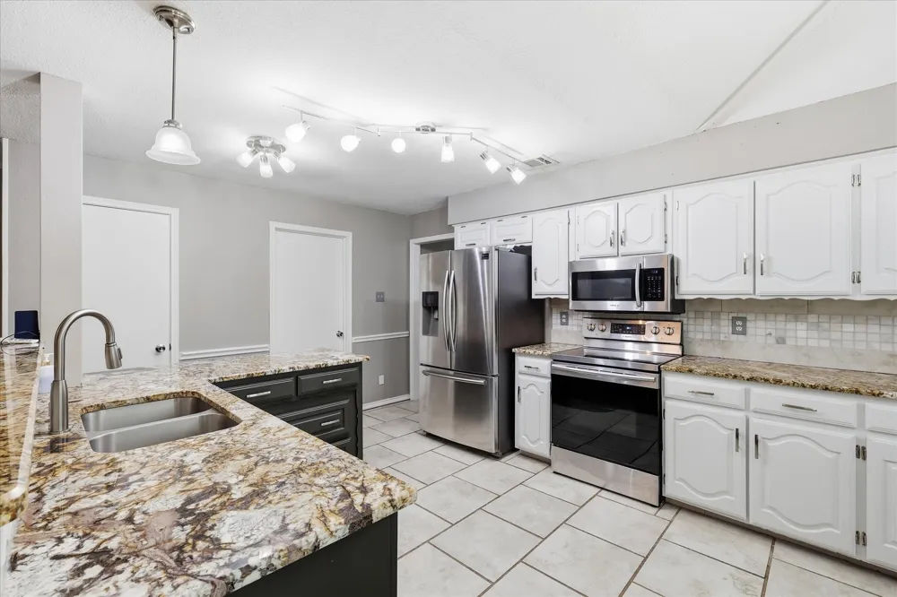 629 Park Lane Highland Village, TX 75077