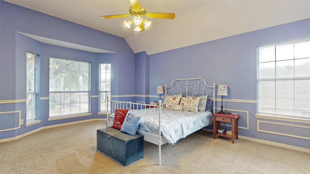 817 Crystal Lane Hurst, TX 76054