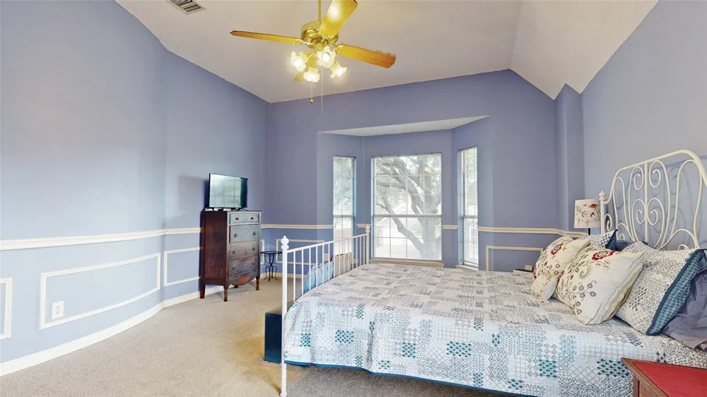 817 Crystal Lane Hurst, TX 76054