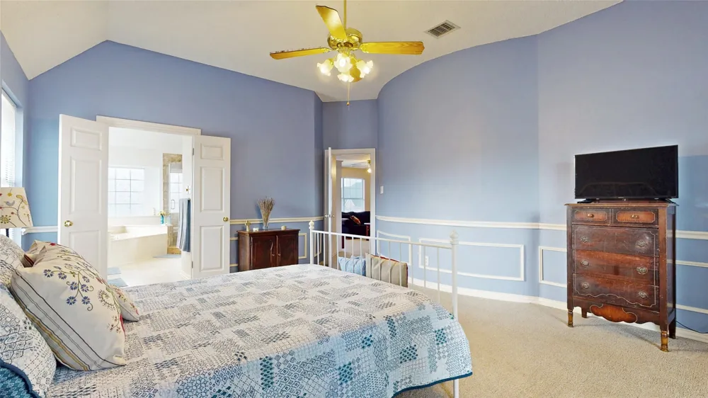 817 Crystal Lane Hurst, TX 76054
