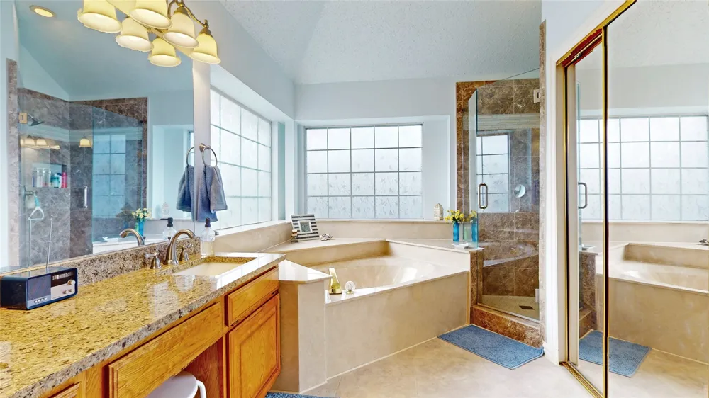 817 Crystal Lane Hurst, TX 76054