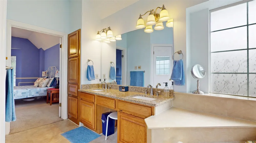 817 Crystal Lane Hurst, TX 76054