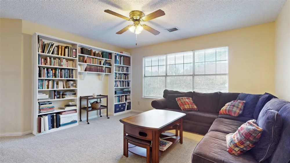 817 Crystal Lane Hurst, TX 76054