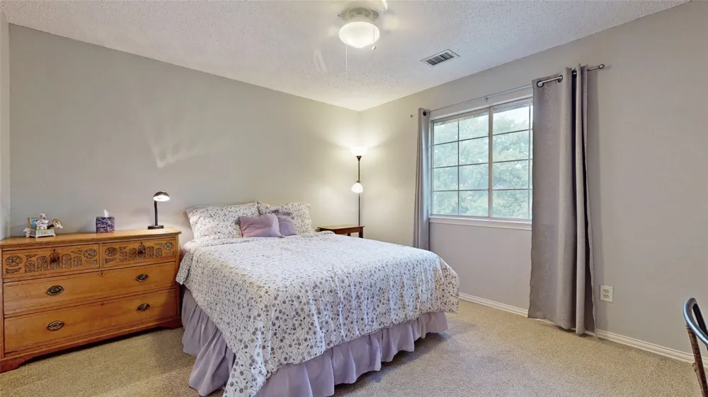 817 Crystal Lane Hurst, TX 76054