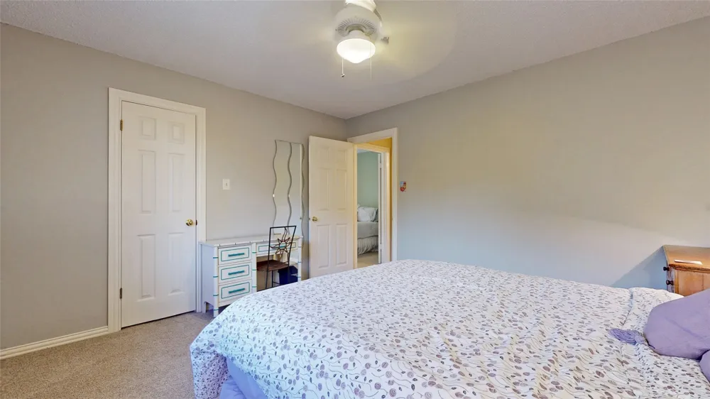 817 Crystal Lane Hurst, TX 76054