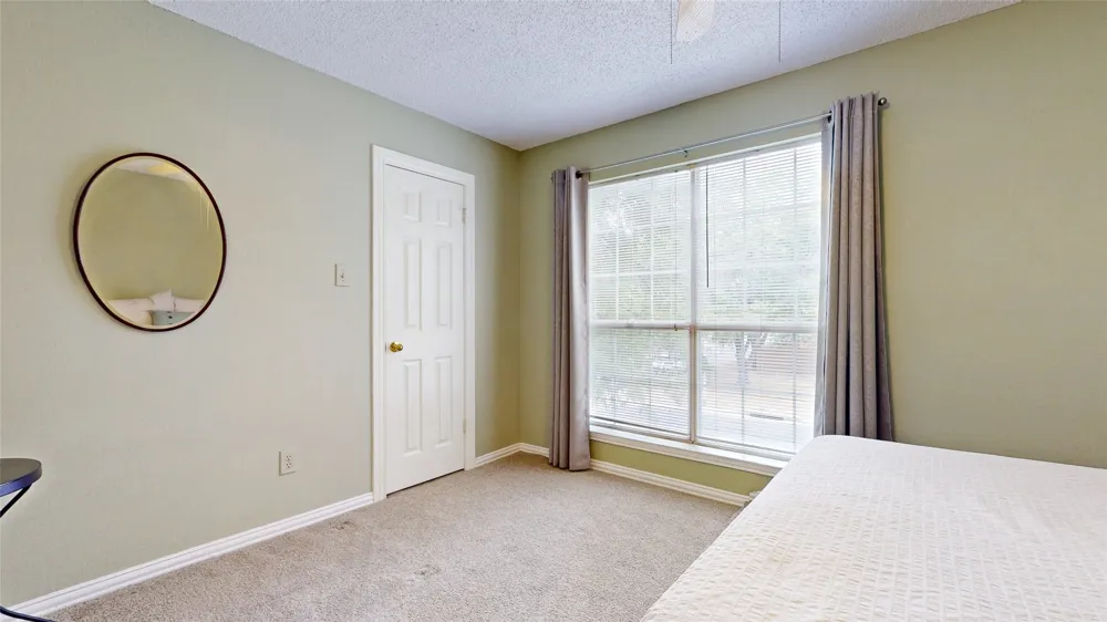 817 Crystal Lane Hurst, TX 76054