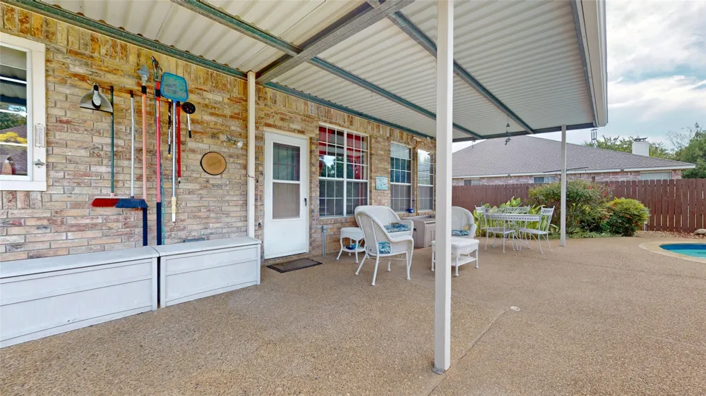 817 Crystal Lane Hurst, TX 76054
