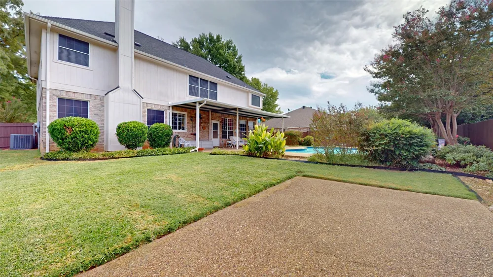 817 Crystal Lane Hurst, TX 76054