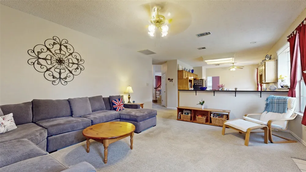 817 Crystal Lane Hurst, TX 76054