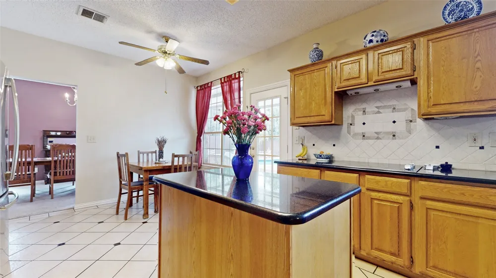 817 Crystal Lane Hurst, TX 76054