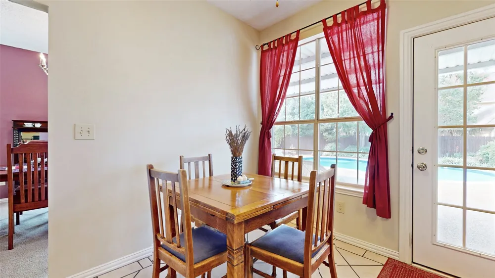 817 Crystal Lane Hurst, TX 76054