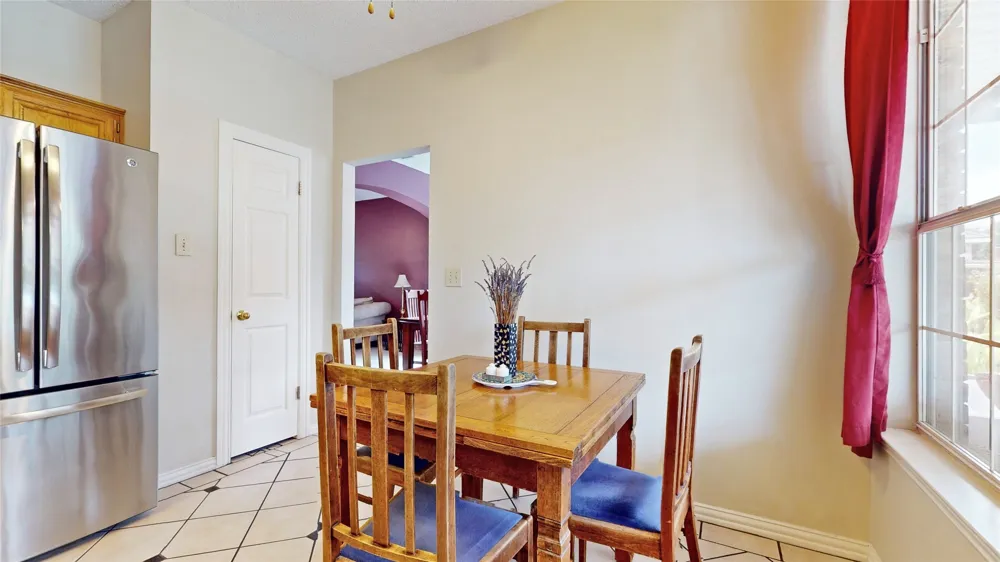 817 Crystal Lane Hurst, TX 76054