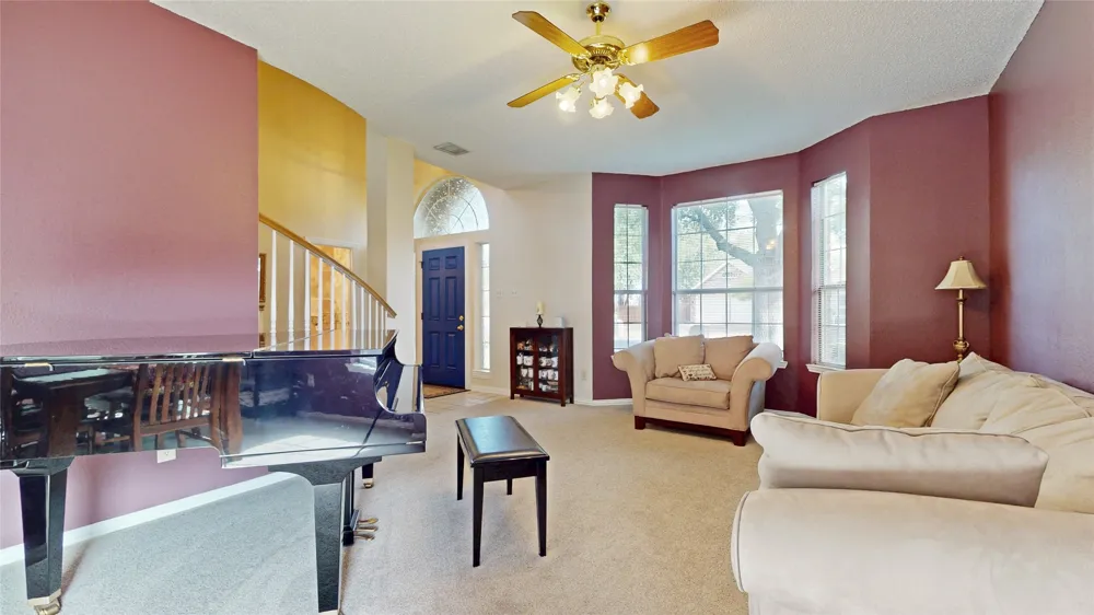 817 Crystal Lane Hurst, TX 76054