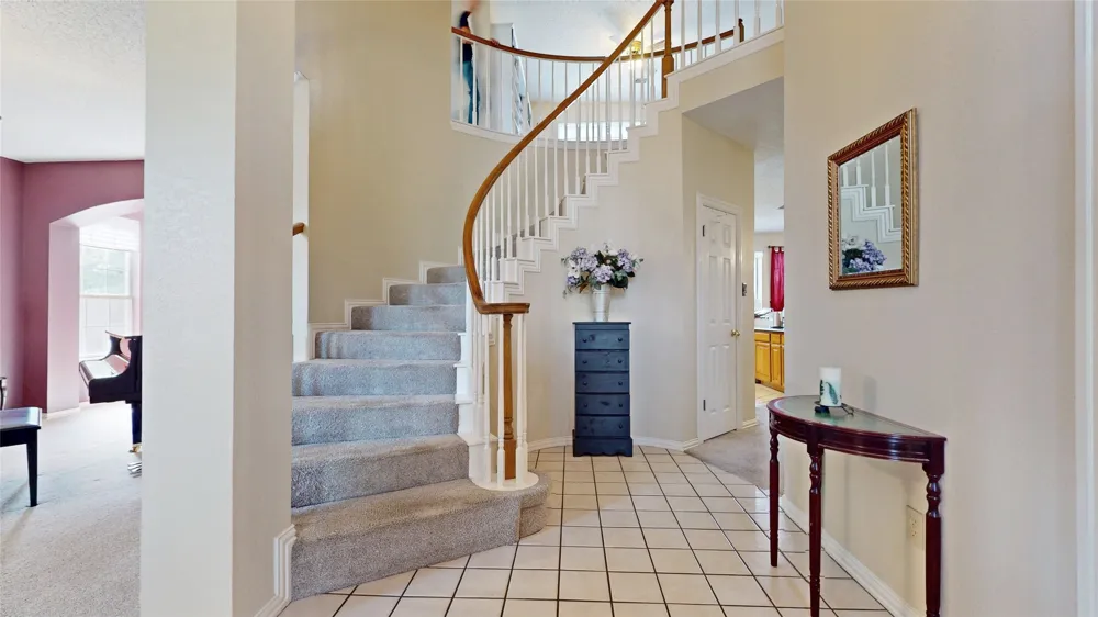 817 Crystal Lane Hurst, TX 76054