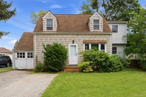210 Greenlawn Terrace