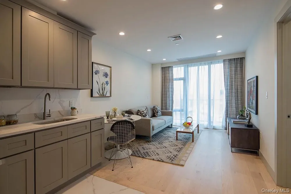 14126 Northern Boulevard #4D Flushing, NY 11354