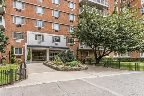 3965 52nd St #Apt 8k