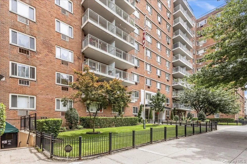 3965 52nd St #Apt 8k Woodside, NY 11377