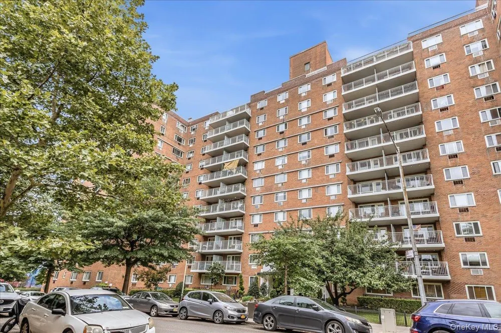 3965 52nd St #Apt 8k Woodside, NY 11377