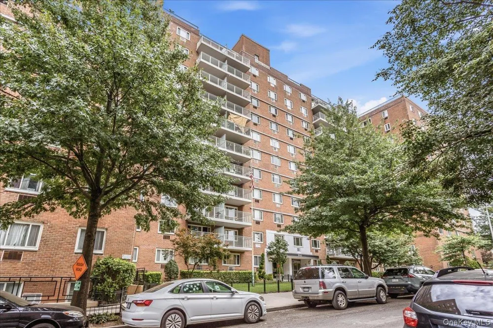 3965 52nd St #Apt 8k Woodside, NY 11377