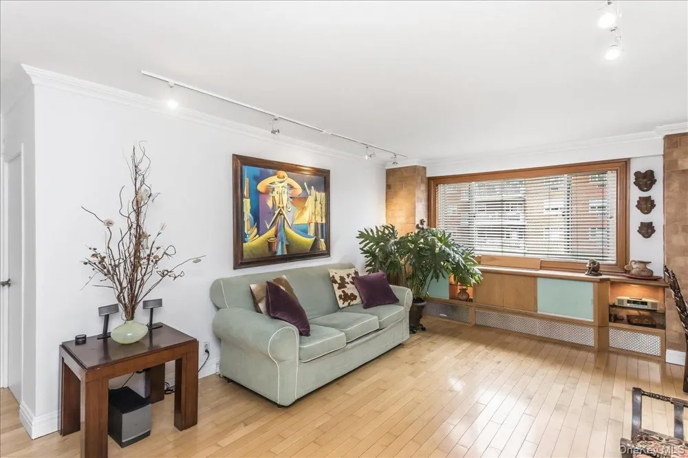 3965 52nd St #Apt 8k Woodside, NY 11377