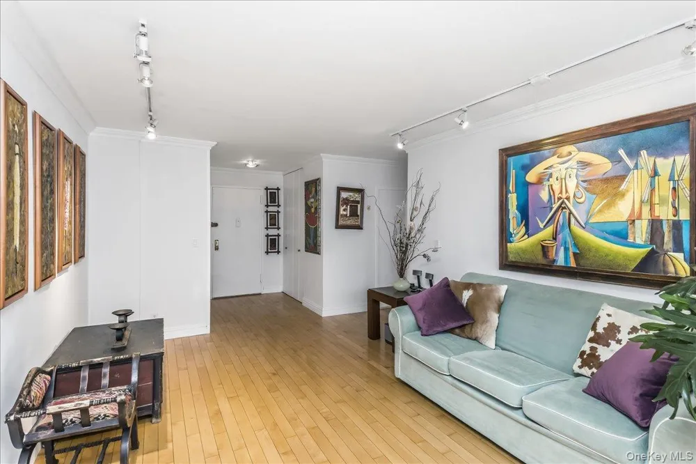 3965 52nd St #Apt 8k Woodside, NY 11377