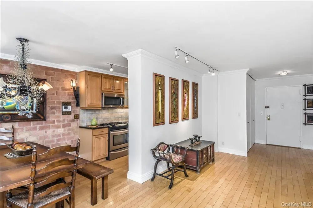3965 52nd St #Apt 8k Woodside, NY 11377