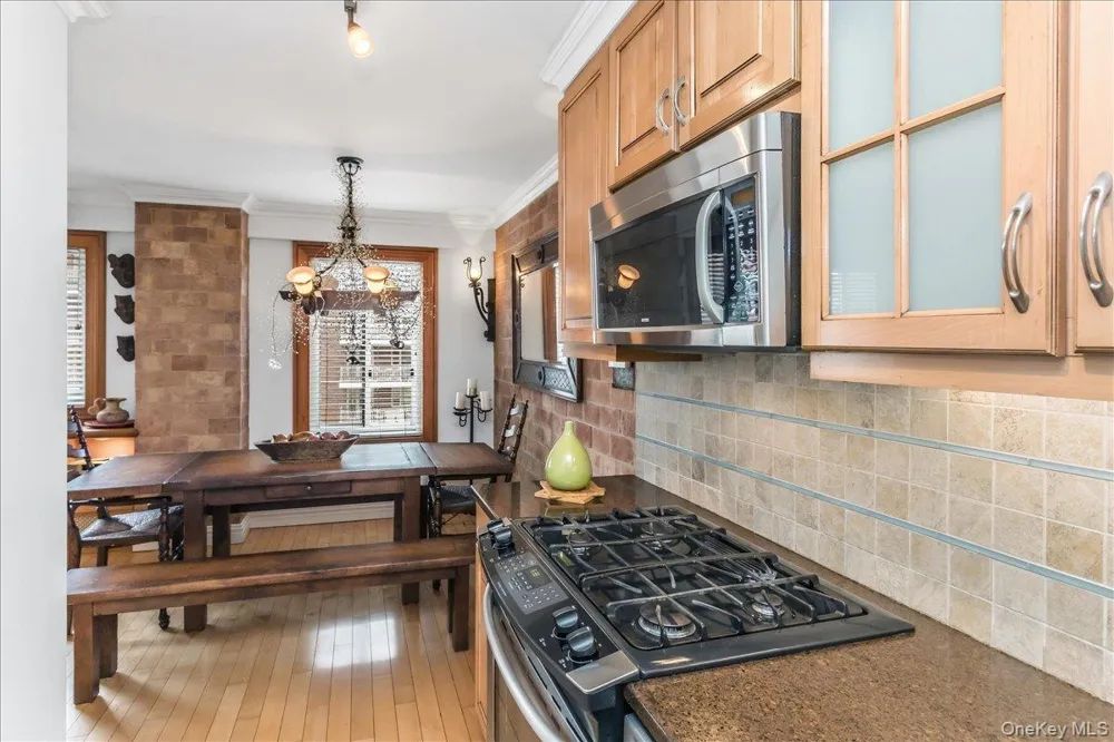 3965 52nd St #Apt 8k Woodside, NY 11377