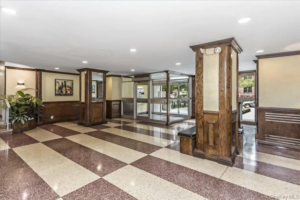 3965 52nd St #Apt 8k Woodside, NY 11377