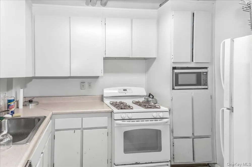 3965 52nd St #Apt 8k Woodside, NY 11377