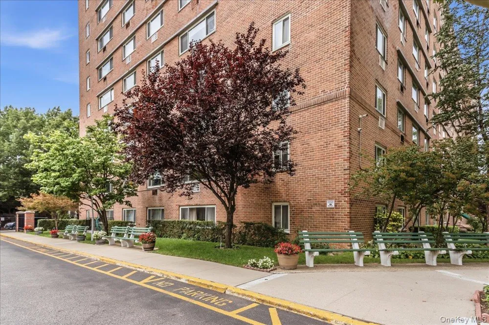 3965 52nd St #Apt 8k Woodside, NY 11377